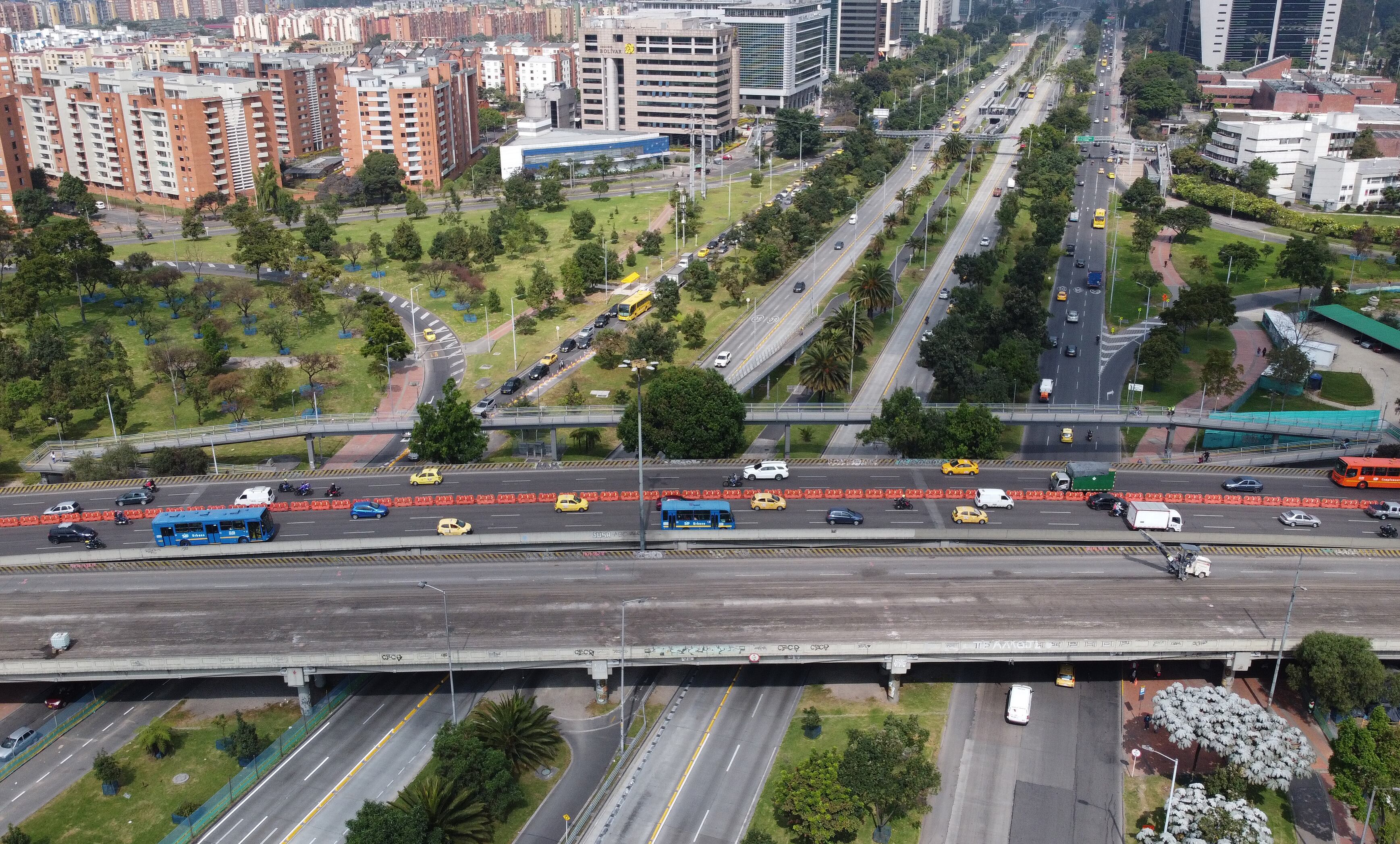 Obras de transmilenio en el puente de la avenida 68 con avenida el Dorado