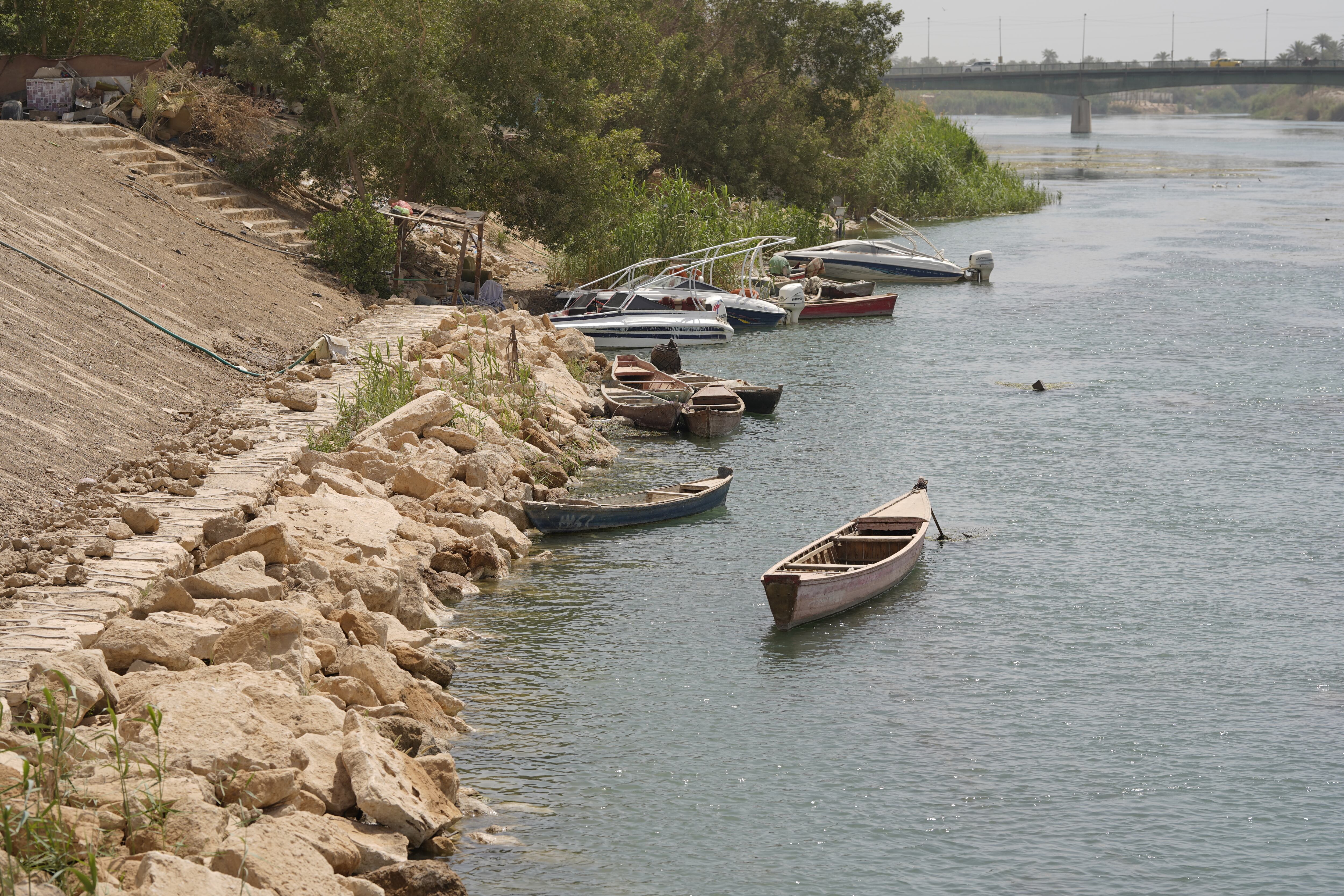 En la ciudad de Najaf, donde fluye el río Éufrates, la gente de la región ha estado fabricando barcos de madera para más de cien años.