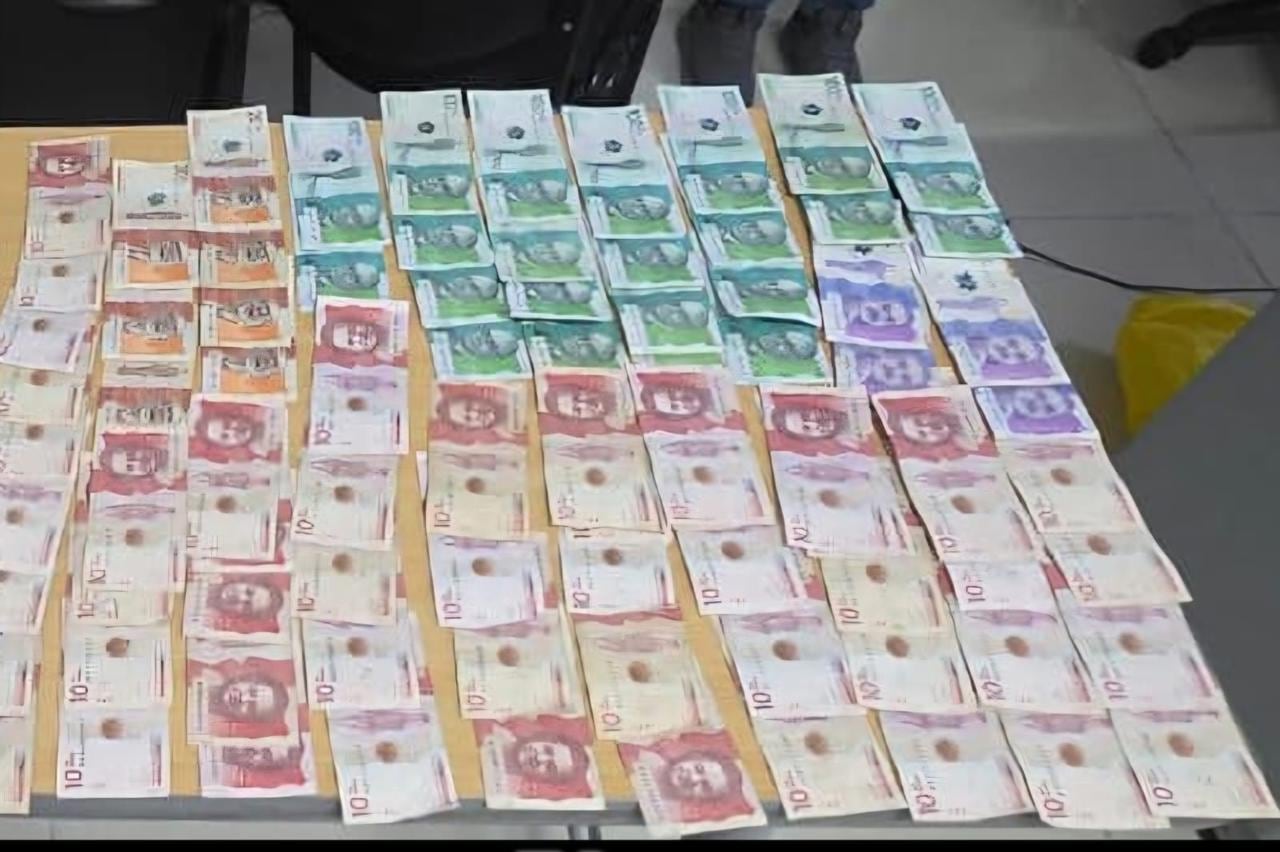 Dinero en poder de alias Claudia.