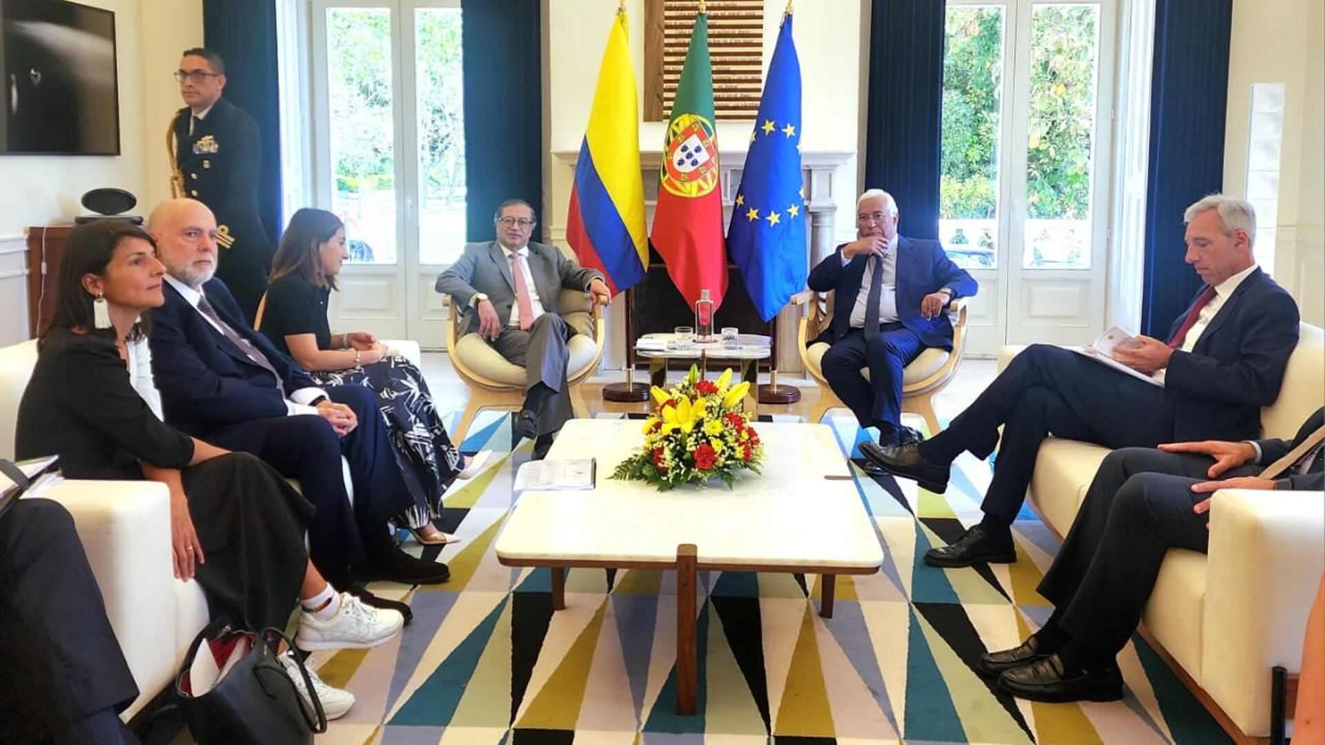 La ministra de Minas Irene Vélez en encuentro diplomático en Portugal con tenis.
