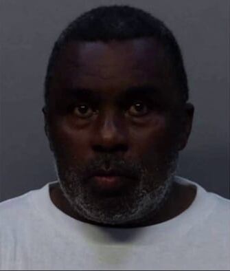 Volante oficial de las autoridades de Miami-Dade pidiendo colaboración para capturar a James Edward Daniels.