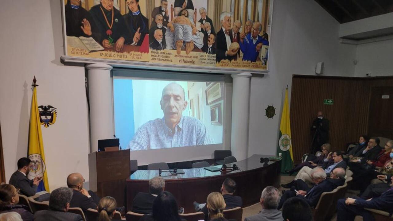 Los firmantes del documento se reunieron en la Academia Nacional de Medicina.