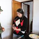 Ejército Nacional entrega radios en la zona de influencia del Ruíz, para que la comunidad esté atenta a los reportes en su emisora de F.M.