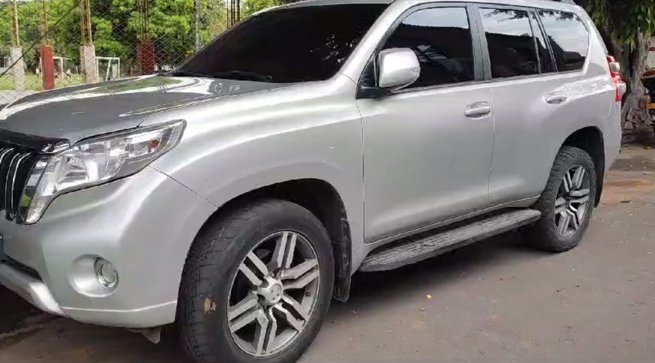 Así fue la heroica acción de una patrullera que evitó el robo de una camioneta en Cali.