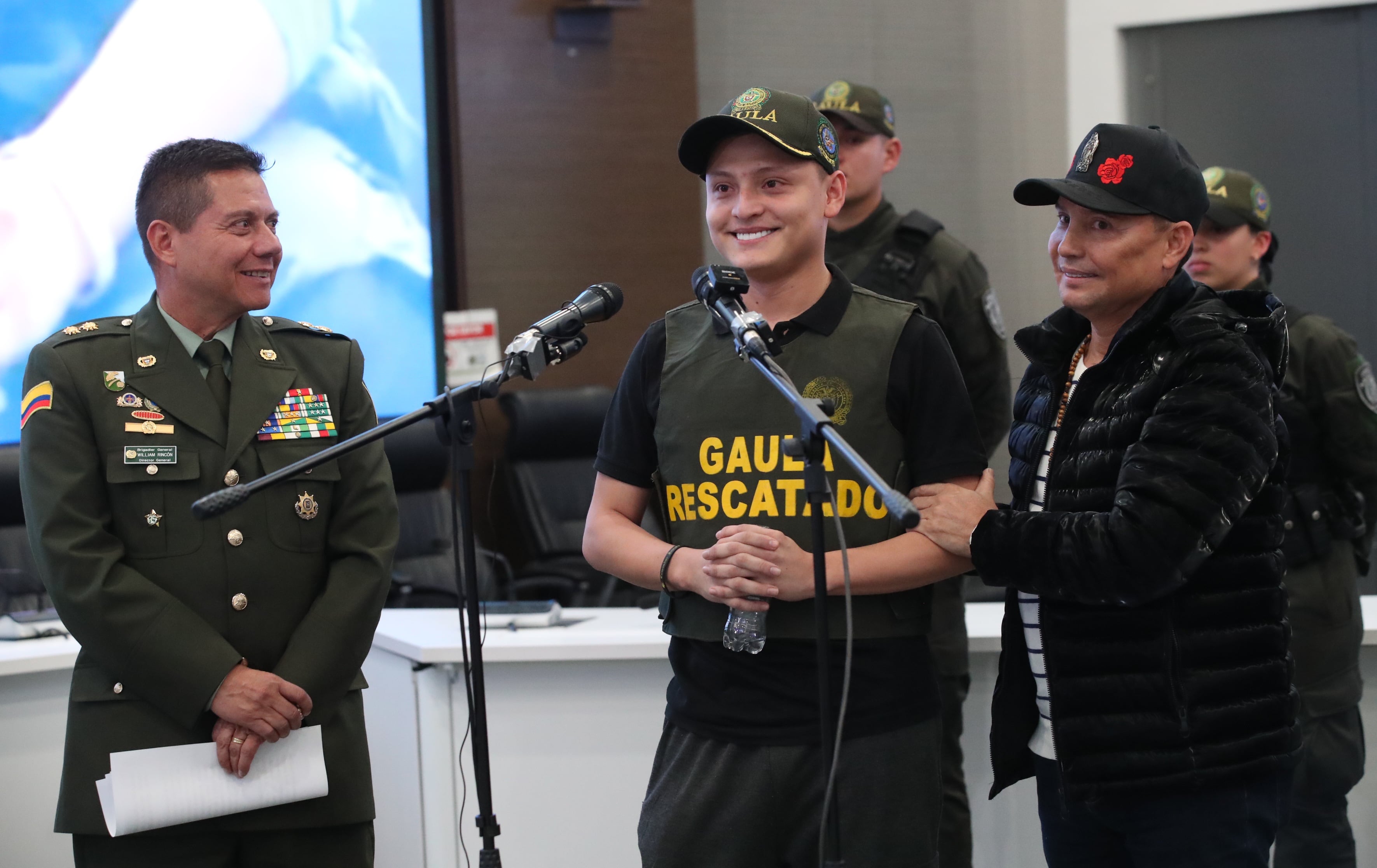 Gaula de la Policía Nacional, con apoyo de comandos Jungla, logró el rescate del cantante Miguel Ayala (hijo del artista Giovanny Ayala) y su mánager Nicolás Pantoja, secuestrados departamento del Cauca”.