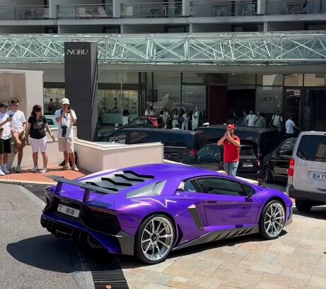 Carros que superan el millón de dólares transitan de forma habitual por Mónaco.