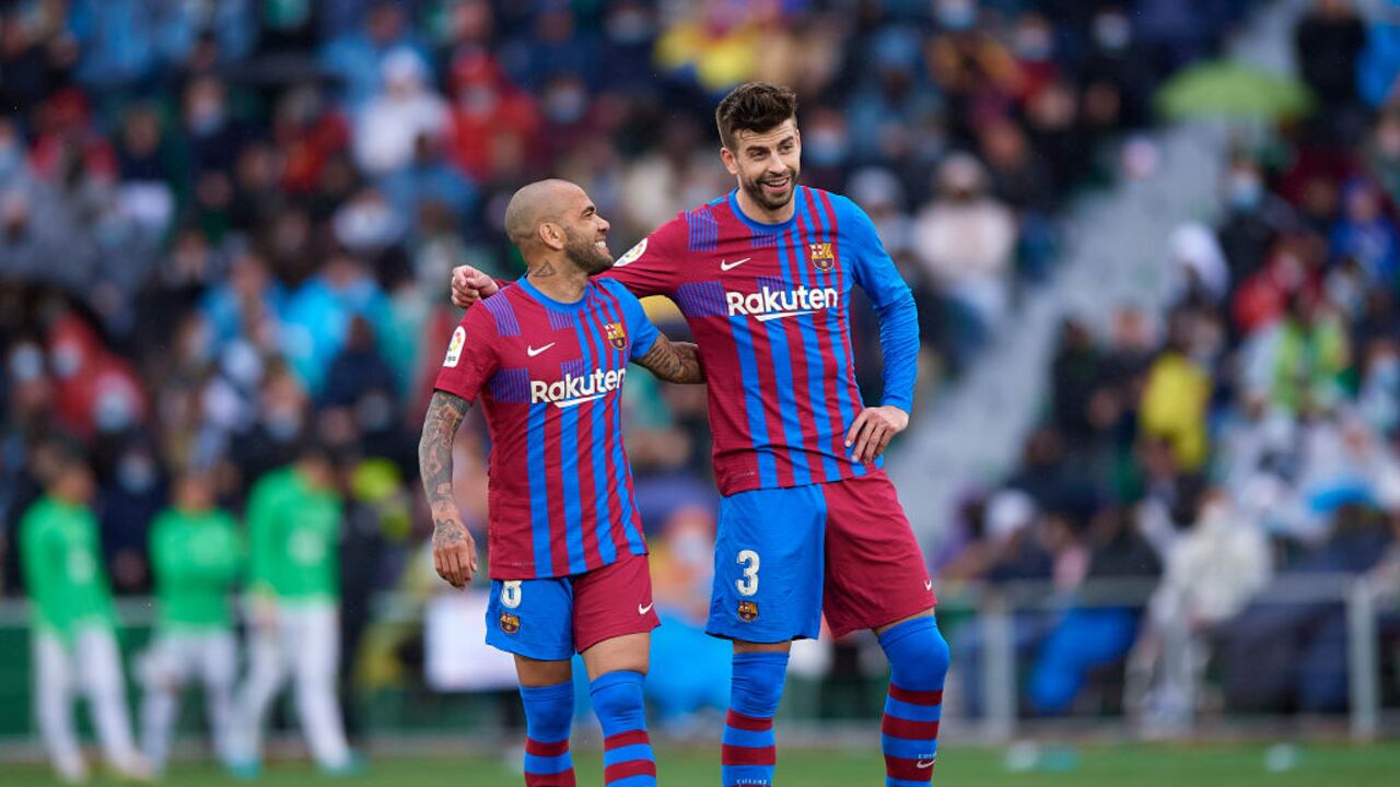 Gerard Piqué y Dani Alves fueron compañeros en el equipo FC Barcelona. Foto Getty Images