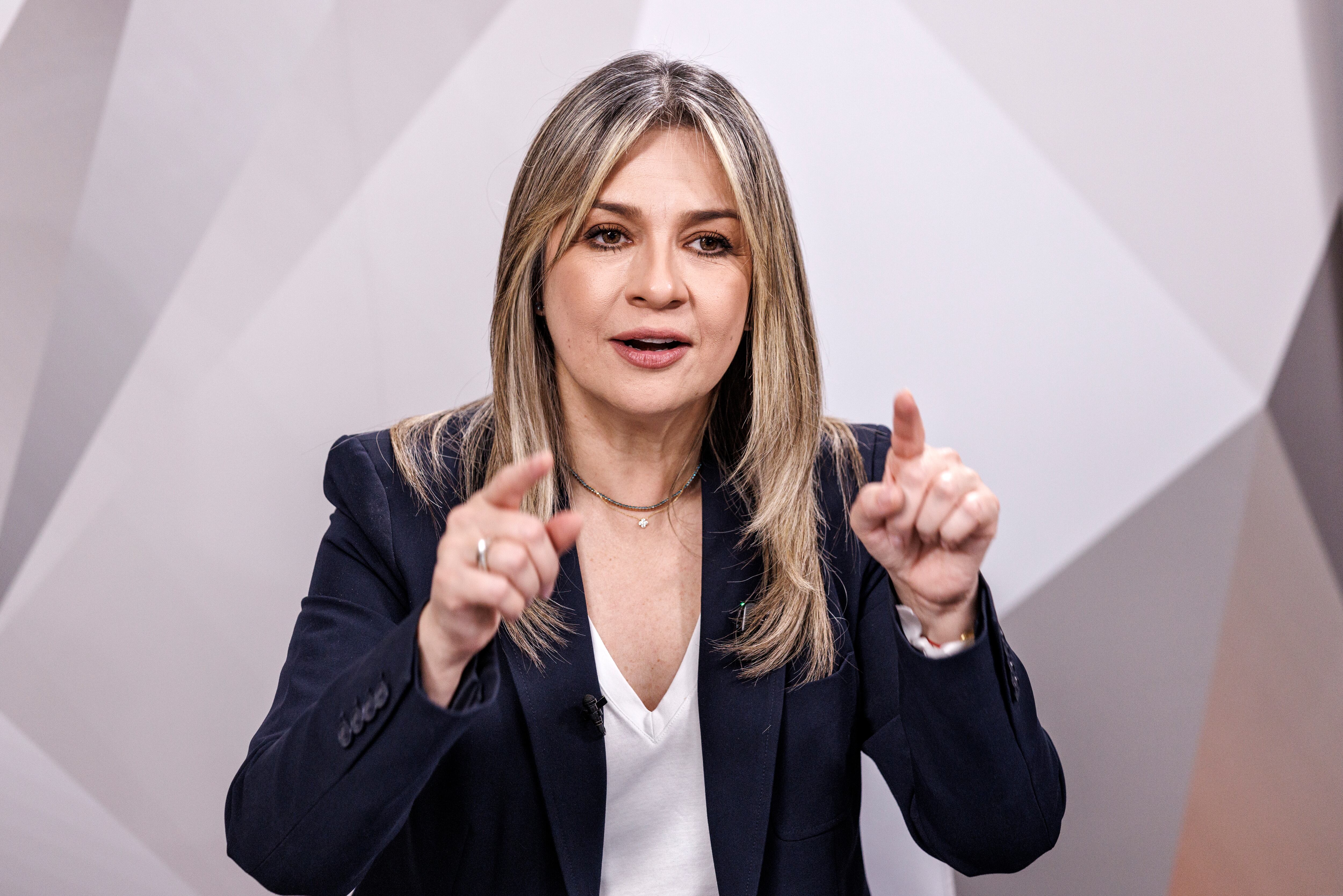 Vicky Dávila se emocionó con el triunfo de su hijo.