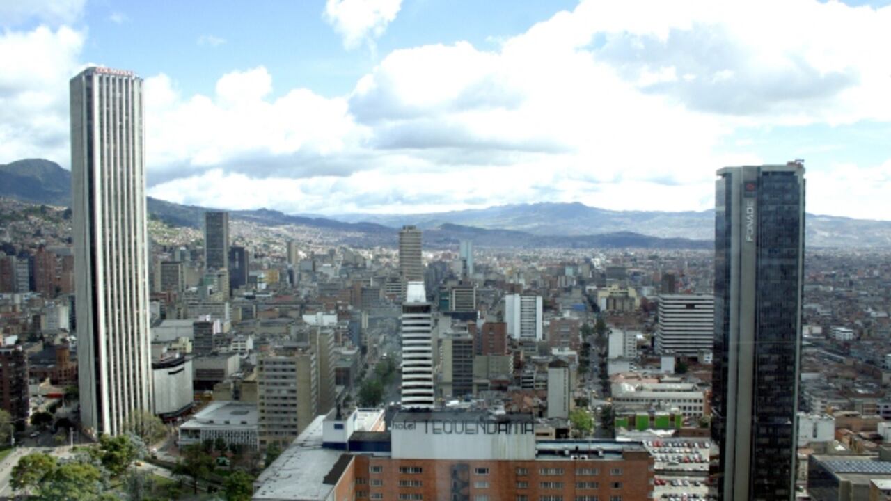 La publicación destaca el crecimiento económico colombiano y el tamaño de la población