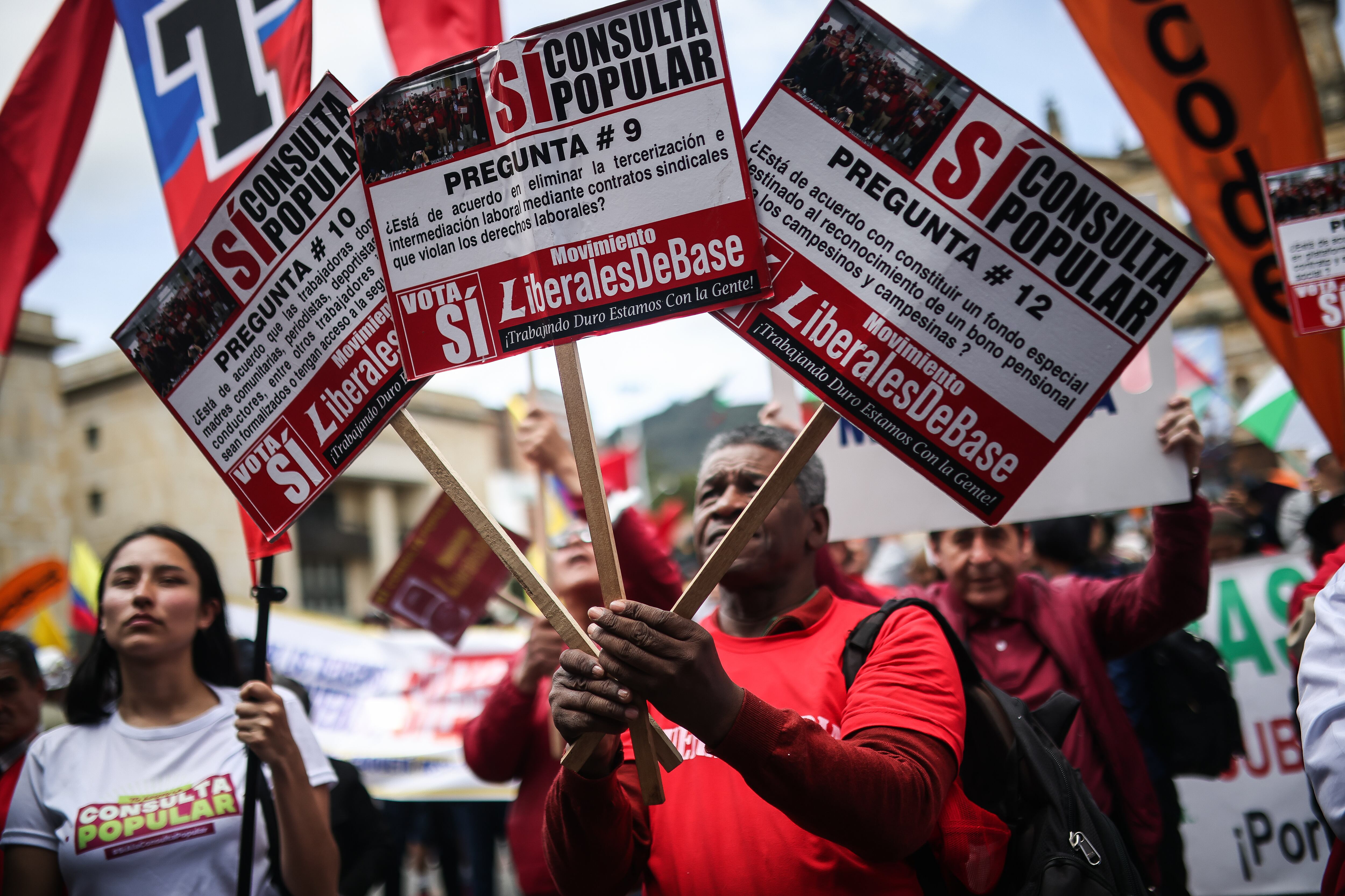 Marcha a favor de la consulta popular y de las reformas del gobierno del presidente Gustavo Petro