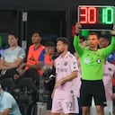 Lionel Messi entrando al campo en un partido de Leagues Cup frente a Cruz Azul.
