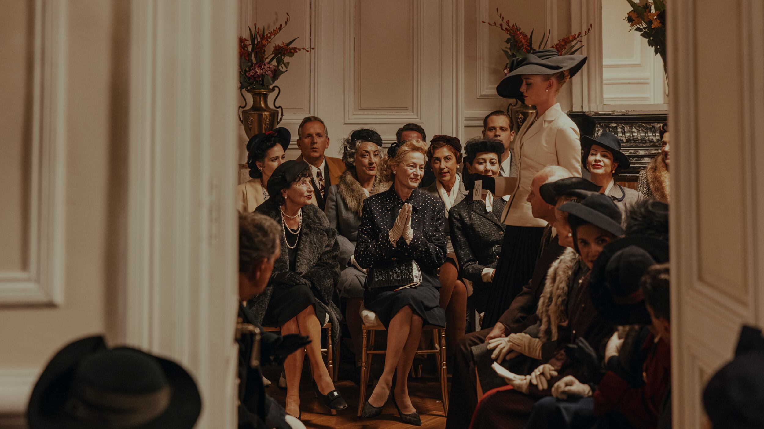 La serie ‘Cristóbal Balenciaga’ es inspirada en la vida y el legado del creador español nacido en Guetaria, uno de los diseñadores de moda más icónicos de todos los tiempos.