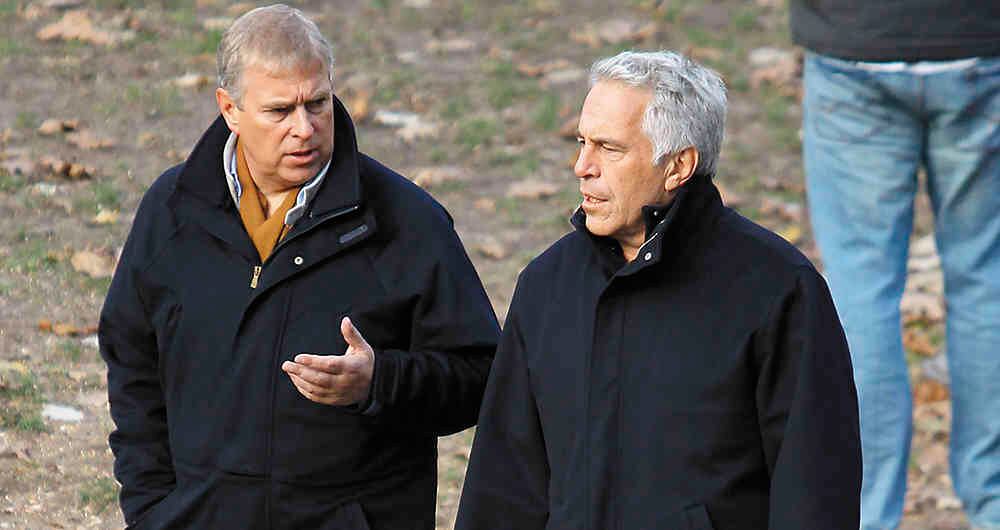 El príncipe Andrés (izquierda) con Jeffrey Epstein (derecha) en Nueva York. Por esta foto, el príncipe tuvo que disculparse con los ingleses. 