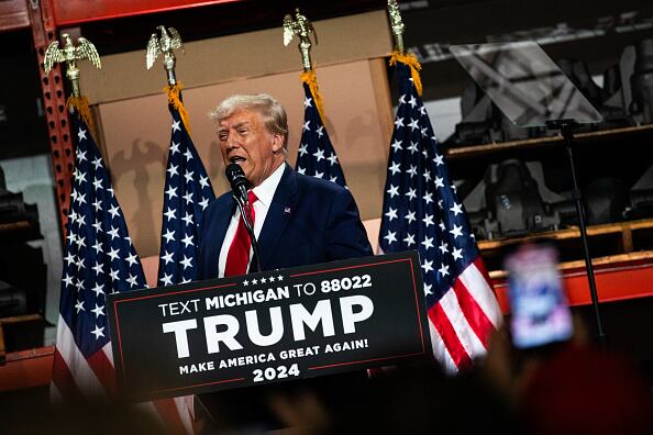 Las visitas de Trump y el presidente Biden a Detroit esta semana brindan a ambos hombres la oportunidad de apelar al azul -Collar a Estados Unidos mientras la huelga de los trabajadores automotores sindicales amenaza la economía en un estado de campo de batalla. Fotógrafo: Emily Elconin/Bloomberg vía Getty Images