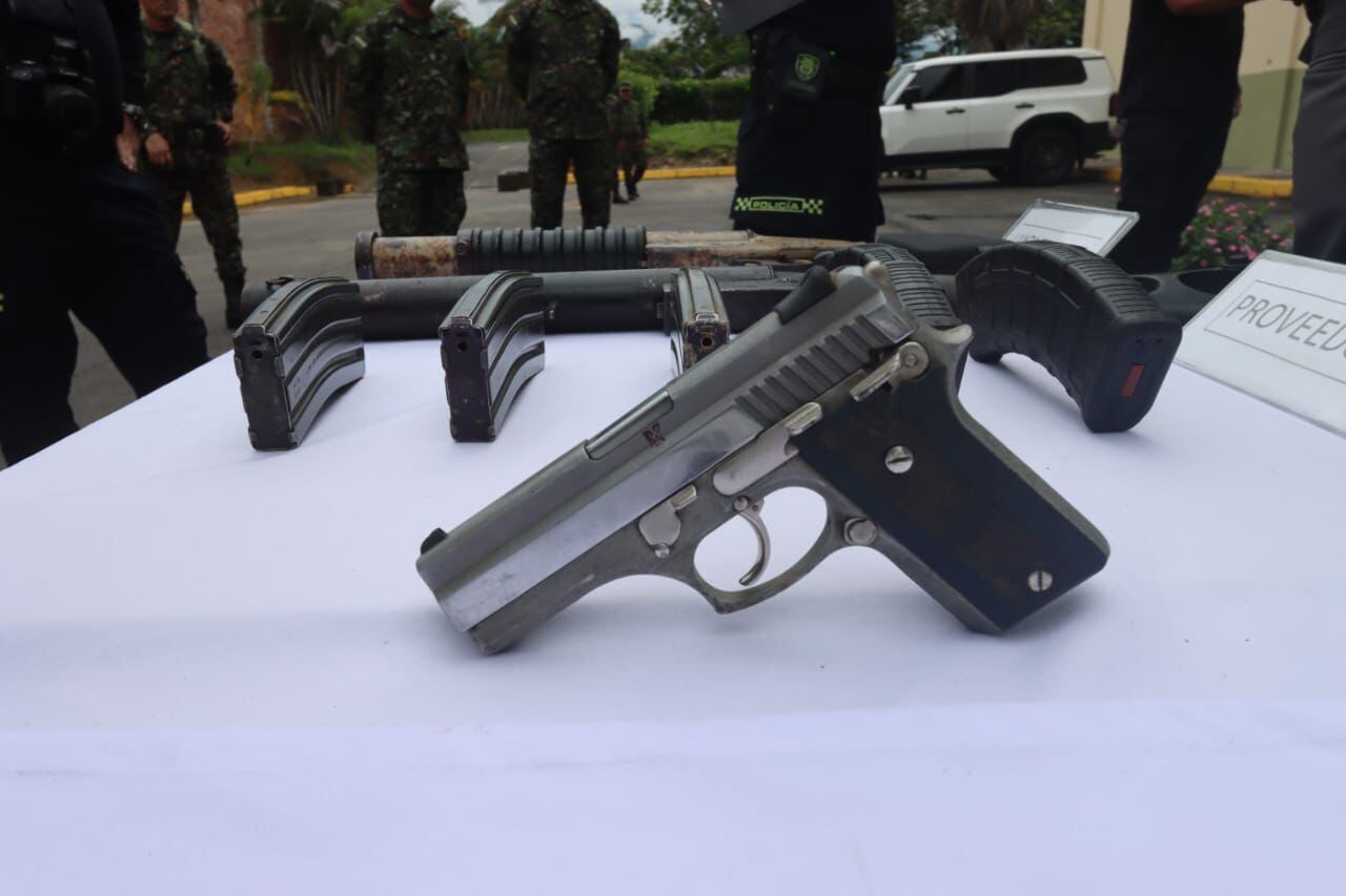Tropas de la Séptima Brigada del Ejército Nacional ubicaron un depósito ilegal de armamento en el sector de Pompeya, jurisdicción del municipio de Villavicencio, Meta.