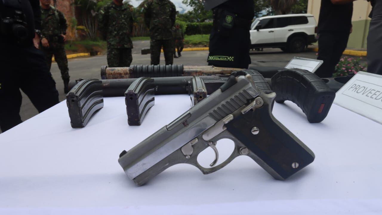 Tropas de la Séptima Brigada del Ejército Nacional ubicaron un depósito ilegal de armamento en el sector de Pompeya, jurisdicción del municipio de Villavicencio, Meta.