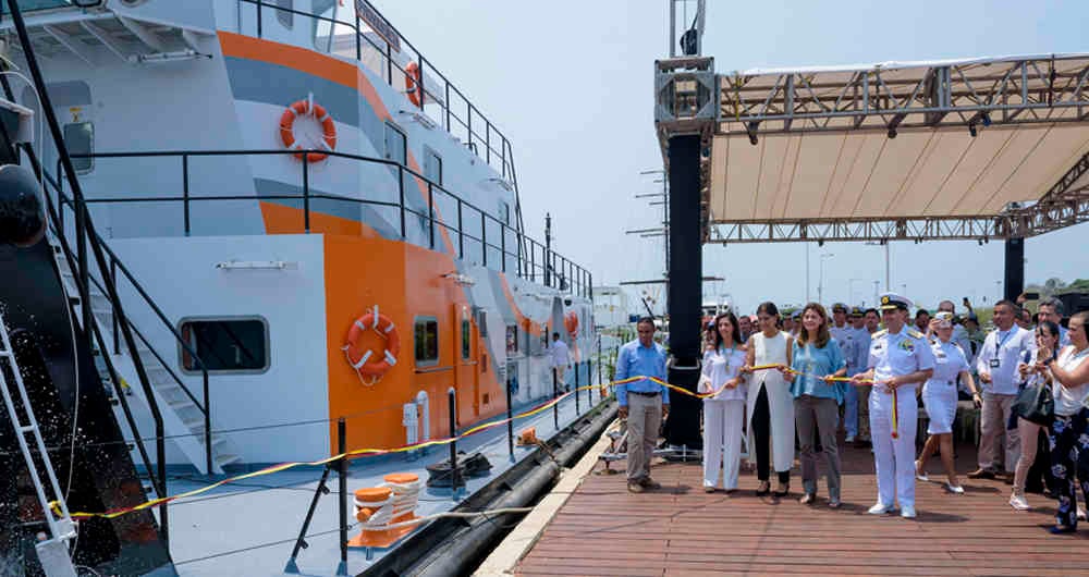 La vicepresidenta Marta Lucía Ramírez, durante la inauguración de una embarcación en Cotecmar. 