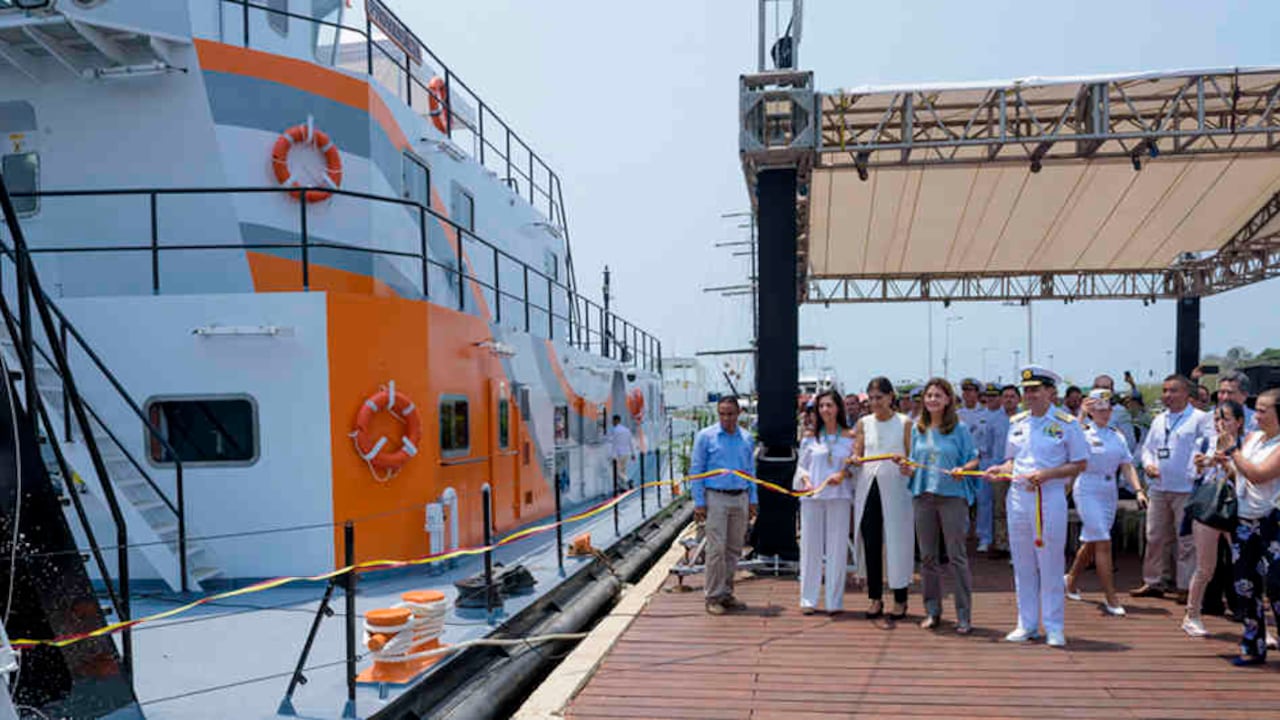 La vicepresidenta Marta Lucía Ramírez, durante la inauguración de una embarcación en Cotecmar.