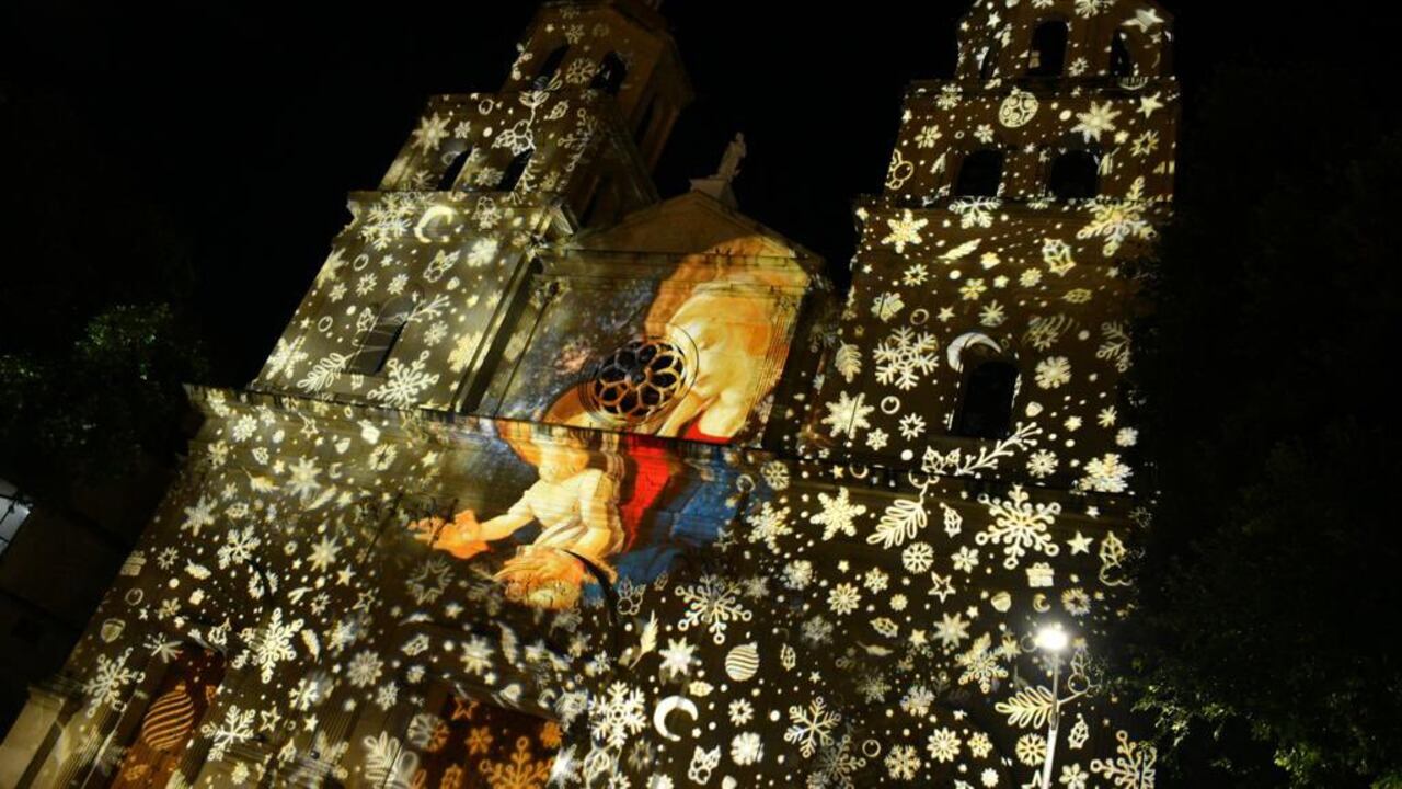 Hay 23 parques de la ciudad iluminados con adornos navideños hechos a mano.