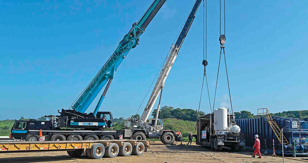 En Maxo, sus colaboradores invierten largos periodos de tiempo en preparar el plan vial que requiere el transporte de carga extrapesada y extradimensionada.