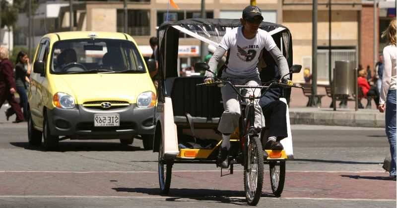 Los bicitaxis prestan un servicio auxiliar. 
