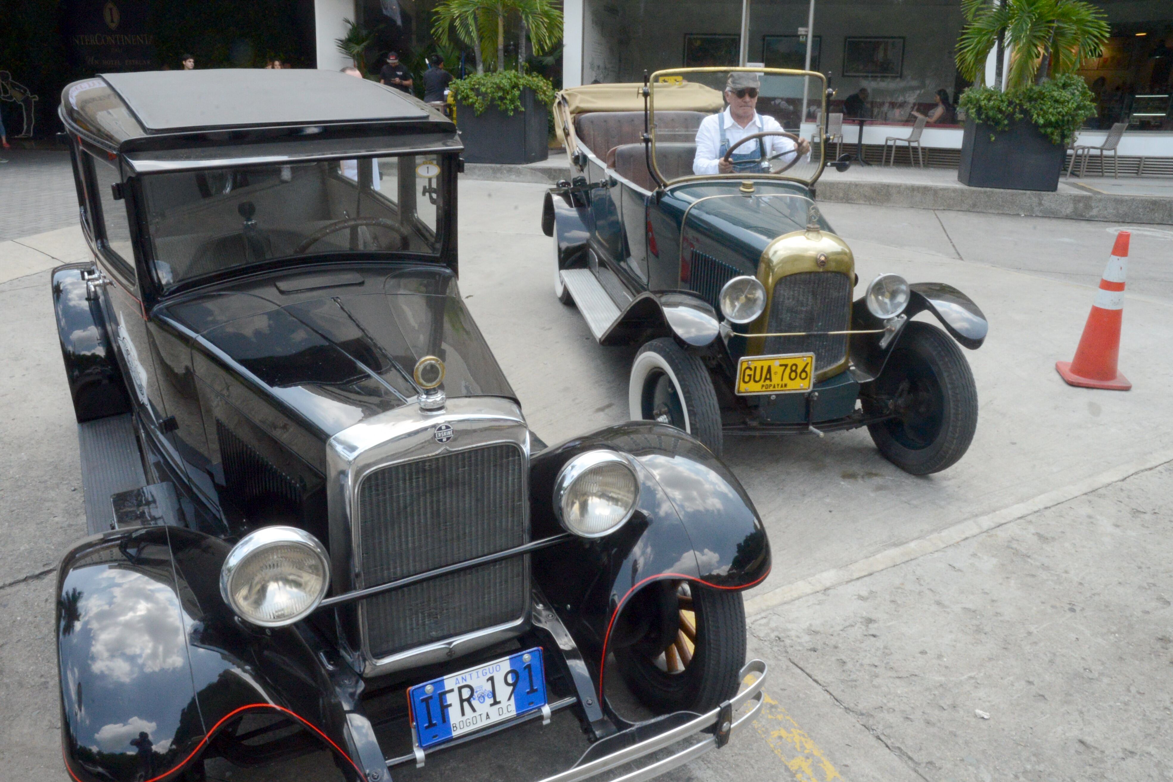Cali: Por primera vez Encuentro Nacional de Autos Antiguos con la participación de más de cien carros antiguos de todo Colombia. foto José L Guzmán. EL País