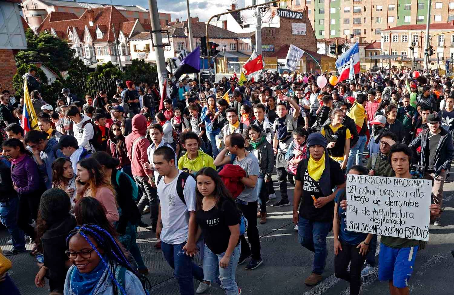 Esta vez tampoco marcharon las personas asociadas a la Central Unitaria de Trabajadores (Cut), argumentando que el mes de diciembre no era el momento más adecuado para sorprender a las personas con una nueva movilización social. Dijeron, sin embargo, que la lucha de los estudiantes era justa y que retomarán la protesta en enero de 2019.