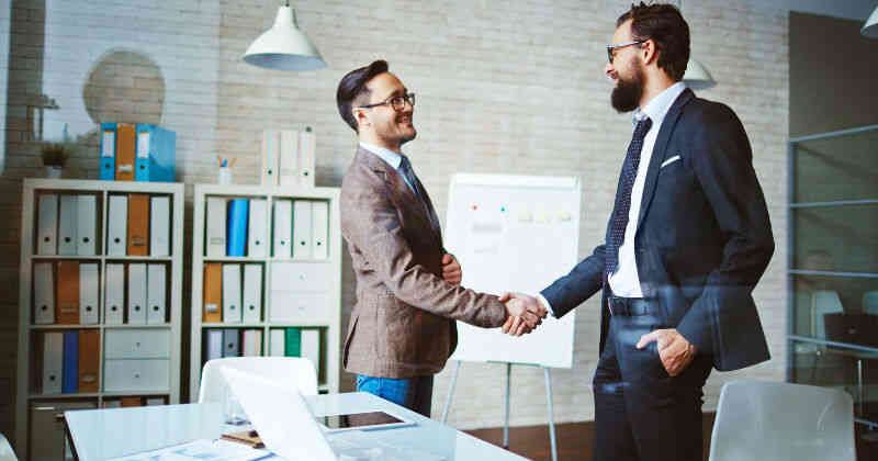 Los grandes negocios se siguen pactando al país, pese a la incertidumbre electoral. la inflación y la devaluación 123RF