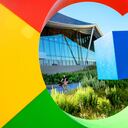 Un ciclista recorre un sendero en el campus Bay View de Google en Mountain View, California, el 27 de junio de 2022. Foto AFP / NOAH BERGER