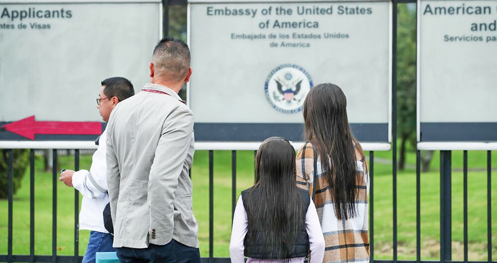    Los colombianos temen que, en medio de la tensión entre Colombia y Estados Unidos, las visas sean cada vez más complejas de obtener.
