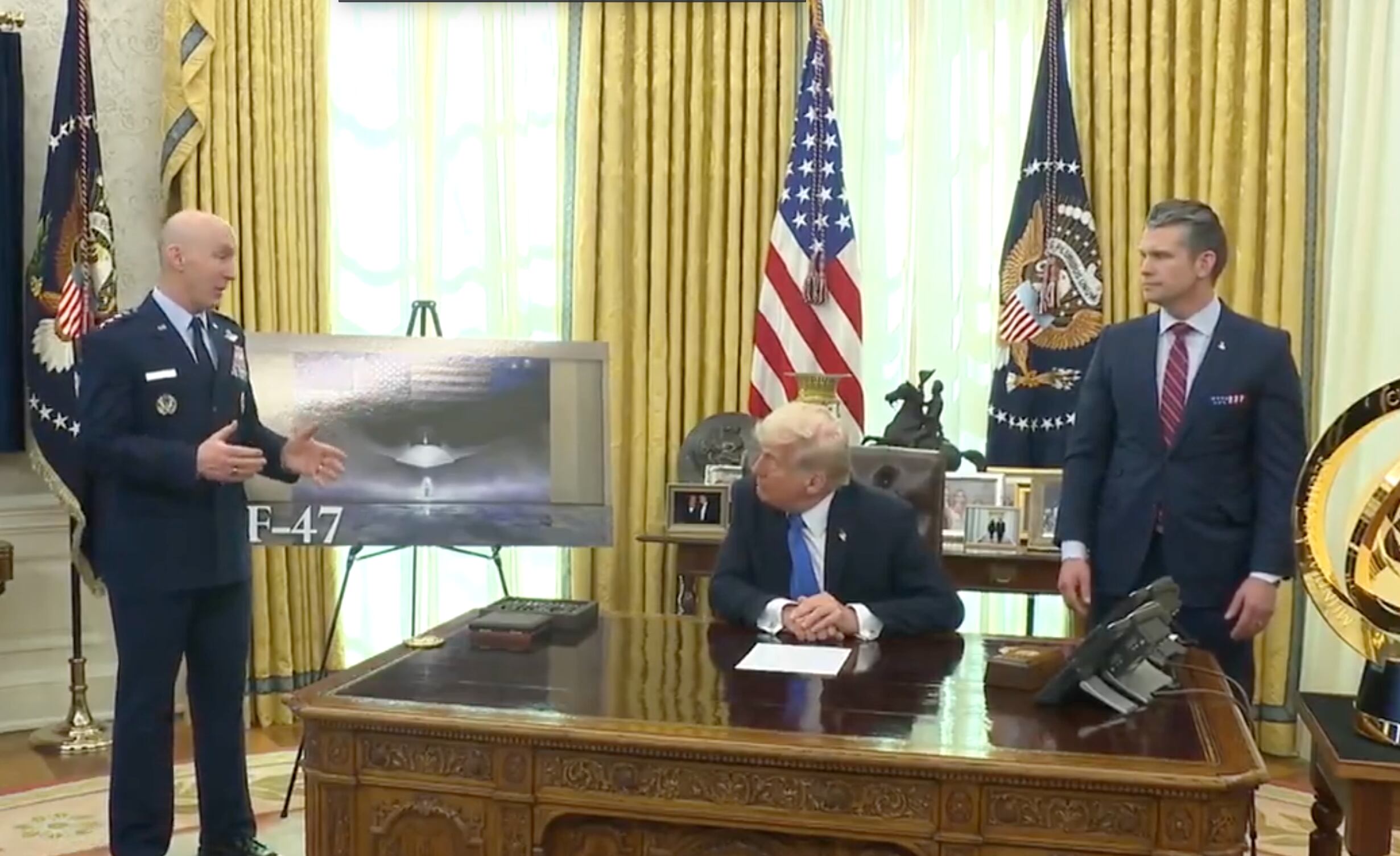 Trump hizo el anuncio en la oficina oval