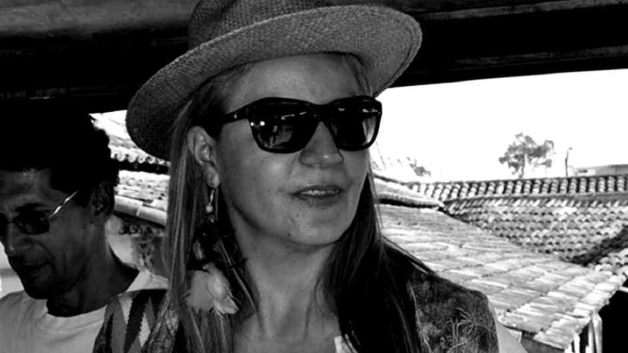 Yamile Guerra Suárez, de 42 años, había trabajado en los últimos meses como asesora de la Quinta Brigada, fue Secretaria General de la Personería de Bogotá, Contralora del municipio de Rionegro y Personera de Matanza, Santander.