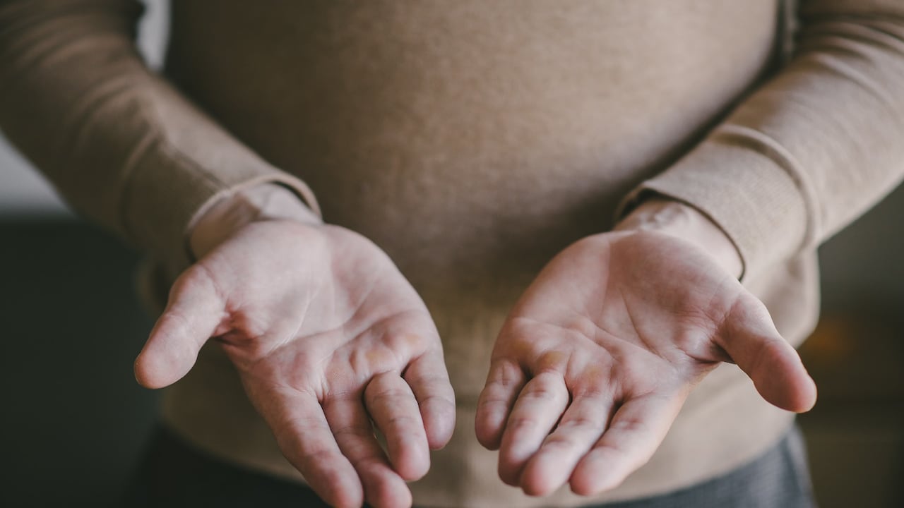 Las manos son, junto al cuello, entre los principales indicadores de la edad.