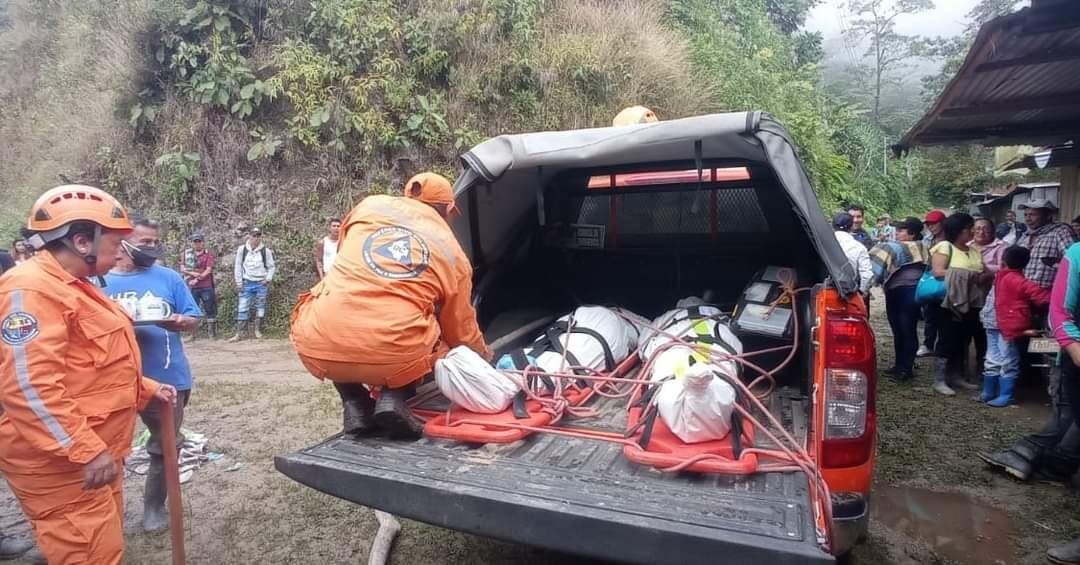 Las víctimas fueron halladas por la comunidad, quien se encargó de ponerlos en la parte alta del abismo.