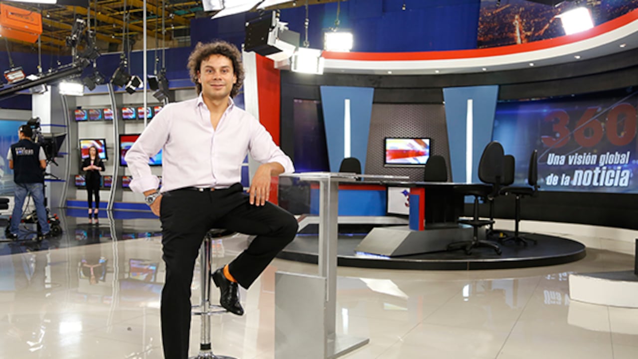 Hassan Nassar, de 39 años, dirige el programa ‘360 Grados’ desde 2012. Sus preguntas incisivas y su ‘look’ lo han convertido en el nuevo protagonista del horario estelar.