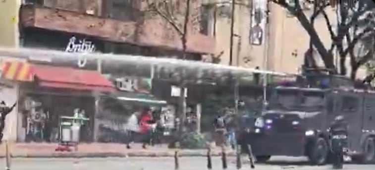 Escuadrón antidisturbios interviniendo en las protestas frete al Museo Nacional.