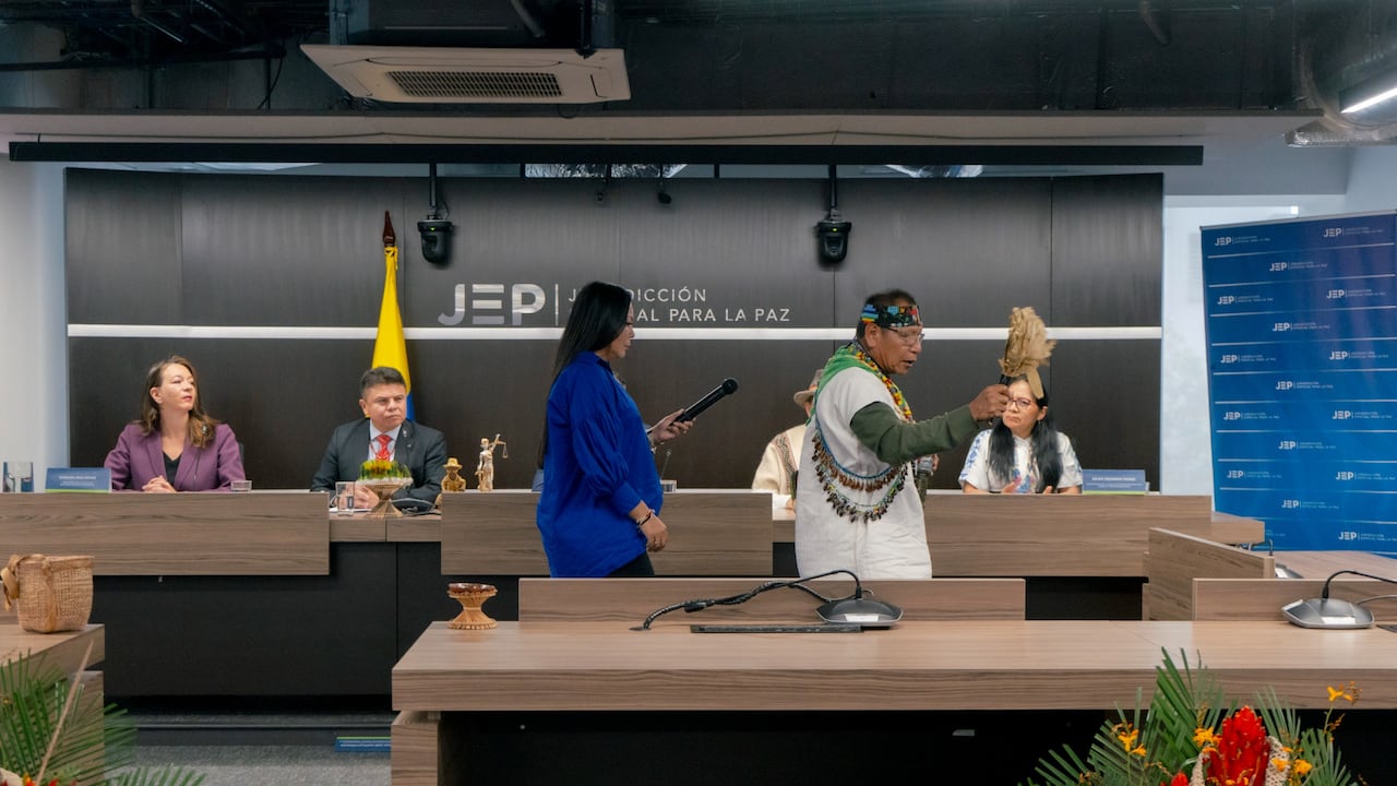 La JEP atribuye responsabilidad a diez antiguos integrantes de los bloques Sur y Oriental de las extintas Farc-EP por crímenes cometidos contra Pueblos y Territorios Indígenas de la Amazonía y la Orinoquía.