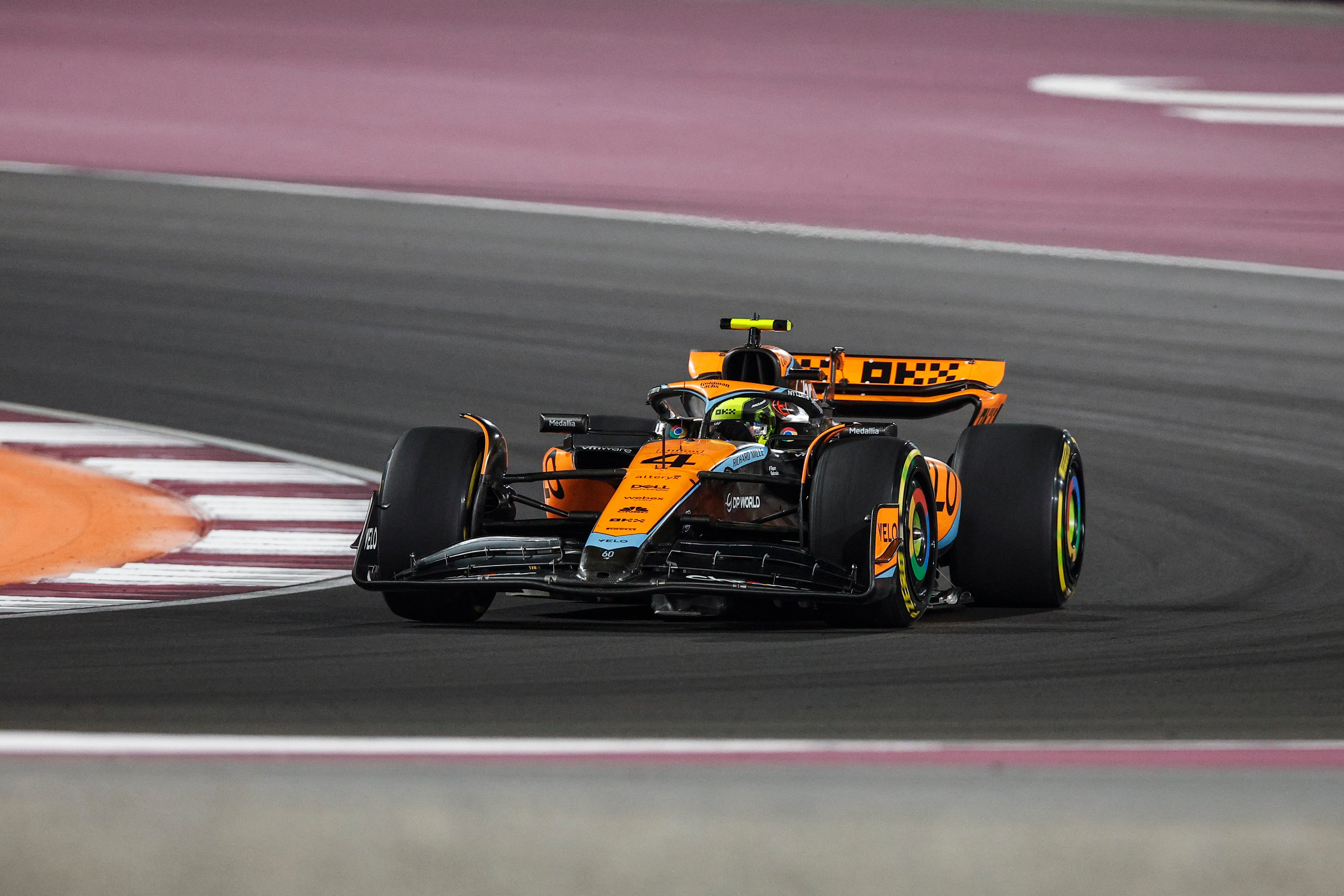 Lando Norris del Reino Unido, Mclaren en acción durante el Gran Premio de Qatar de Fórmula 1 del 5 al 8 de octubre de 2023 en el Circuito Internacional de Lusail, en Lusail, Qatar. (Foto de Góngora/NurPhoto vía Getty Images)