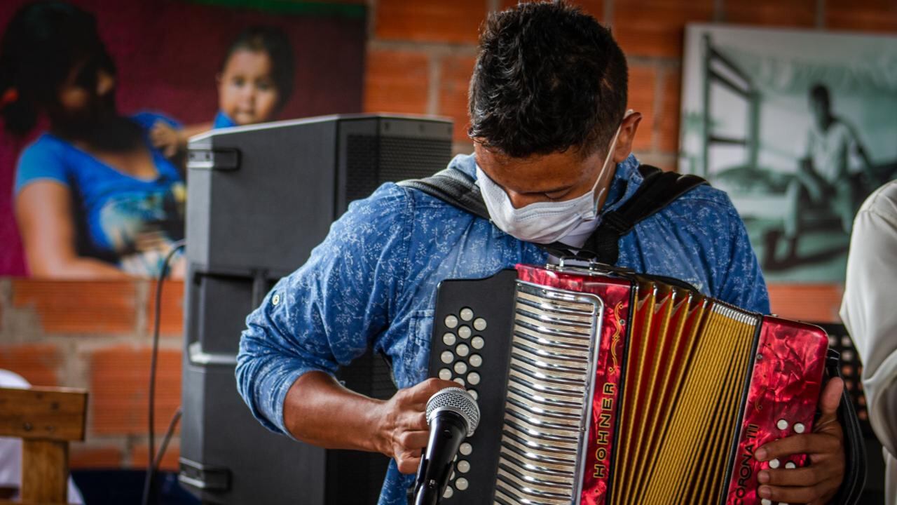Las clases de música resultaron de la iniciativa de los jóvenes de ambas comunidades. Ahora, ellos esperan conseguir financiación para poner a rodar nuevos proyectos de construcción de paz y reconciliación.