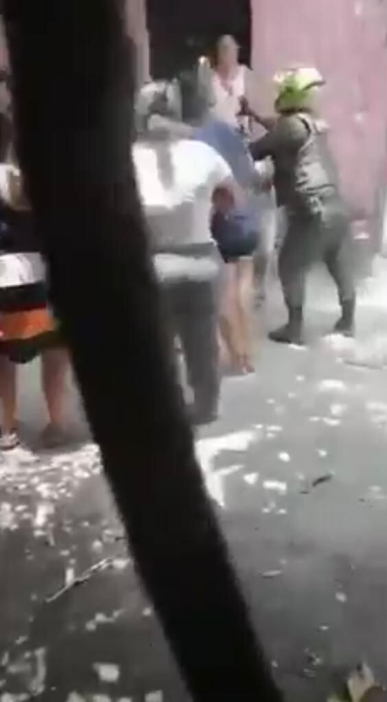 Familiares y vecinos de alias Federico interrumpieron el operativo y protagonizaron una asonada