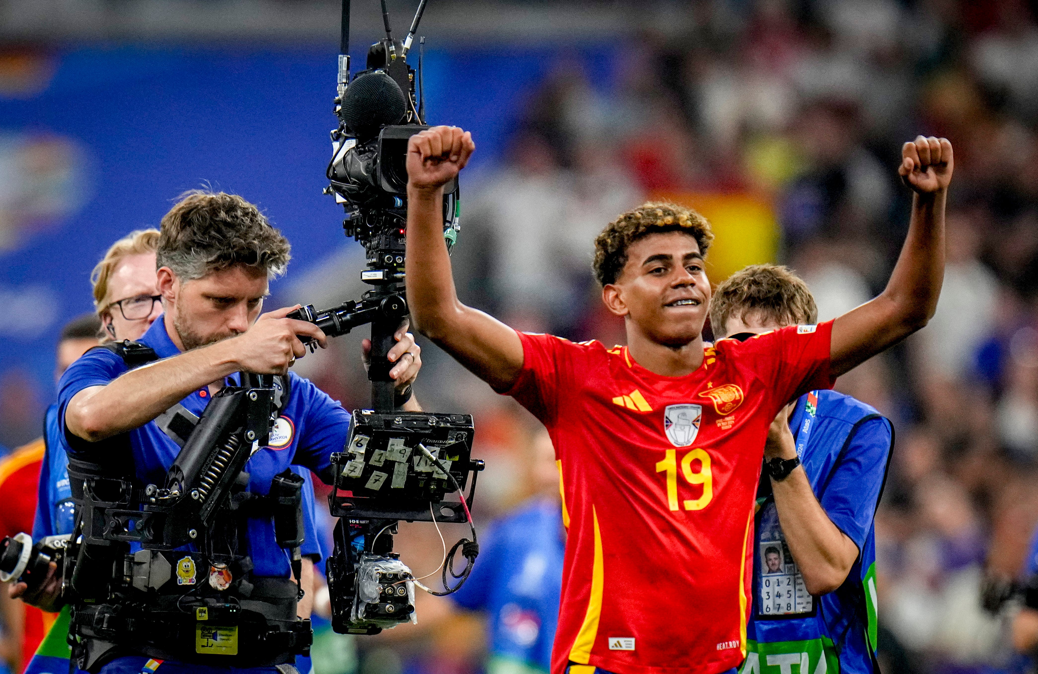 El español Lamine Yamal reacciona después de un partido de semifinal entre España y Francia en el torneo de fútbol Euro 2024 en Munich, Alemania, el martes 9 de julio de 2024. (Foto AP/Hassan Ammar)