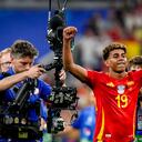 El español Lamine Yamal reacciona después de un partido de semifinal entre España y Francia en el torneo de fútbol Euro 2024 en Munich, Alemania, el martes 9 de julio de 2024. (Foto AP/Hassan Ammar)
