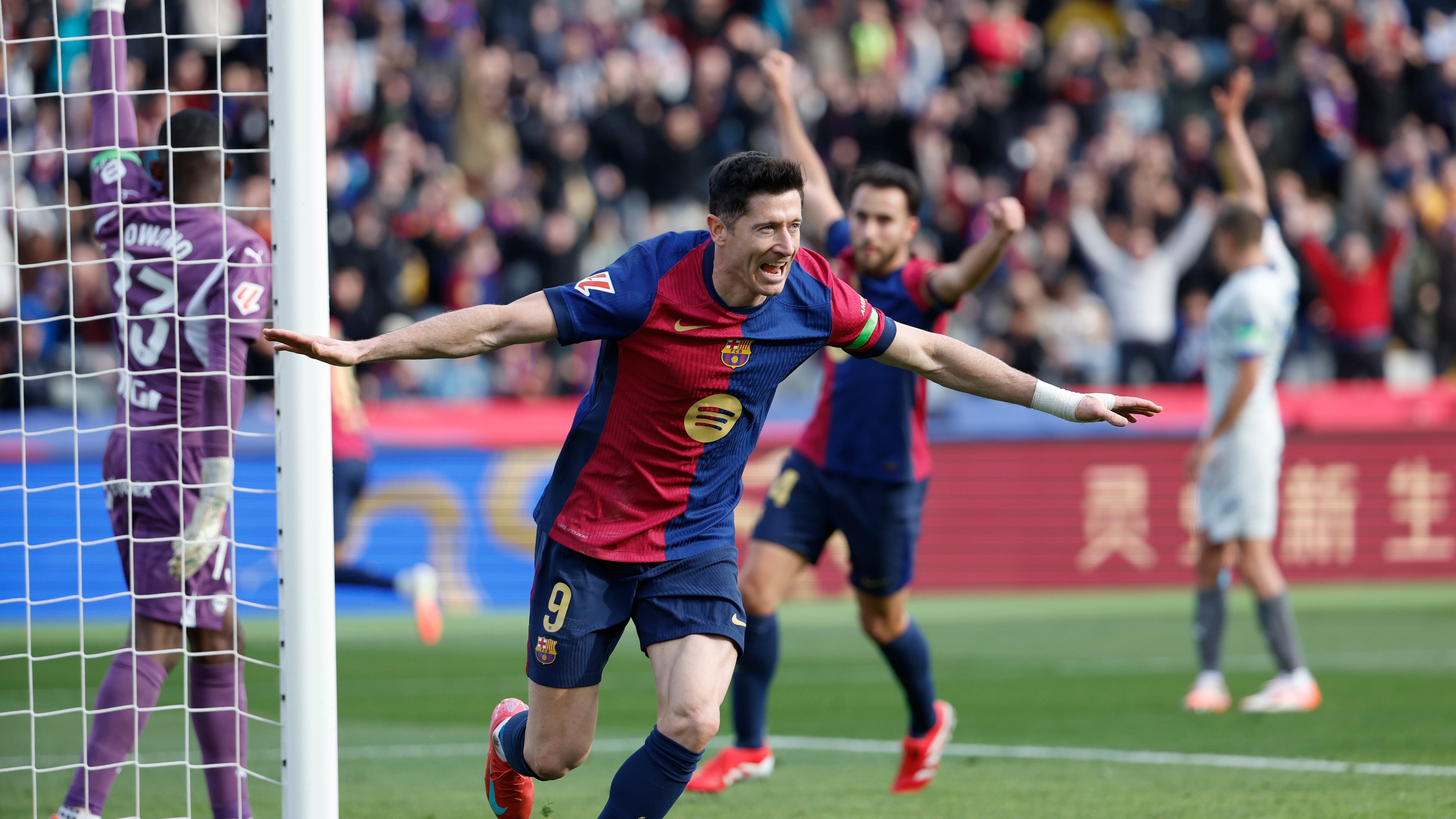 Robert Lewandowski le dio la victoria al Barcelona y ya alcanzó importante marca esta temporada.