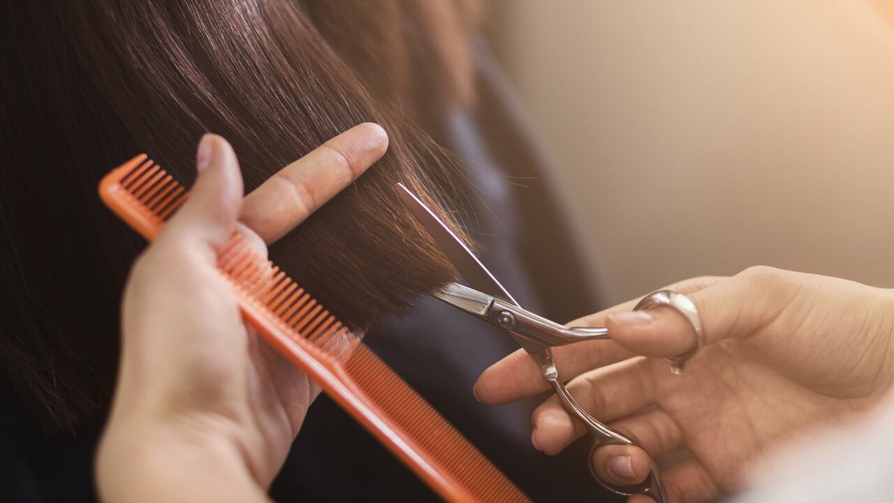 Descifre el calendario lunar del 2024 y seleccione los días más propicios para un corte de pelo que no solo transformará su apariencia, sino que también armonizará con la energía lunar.