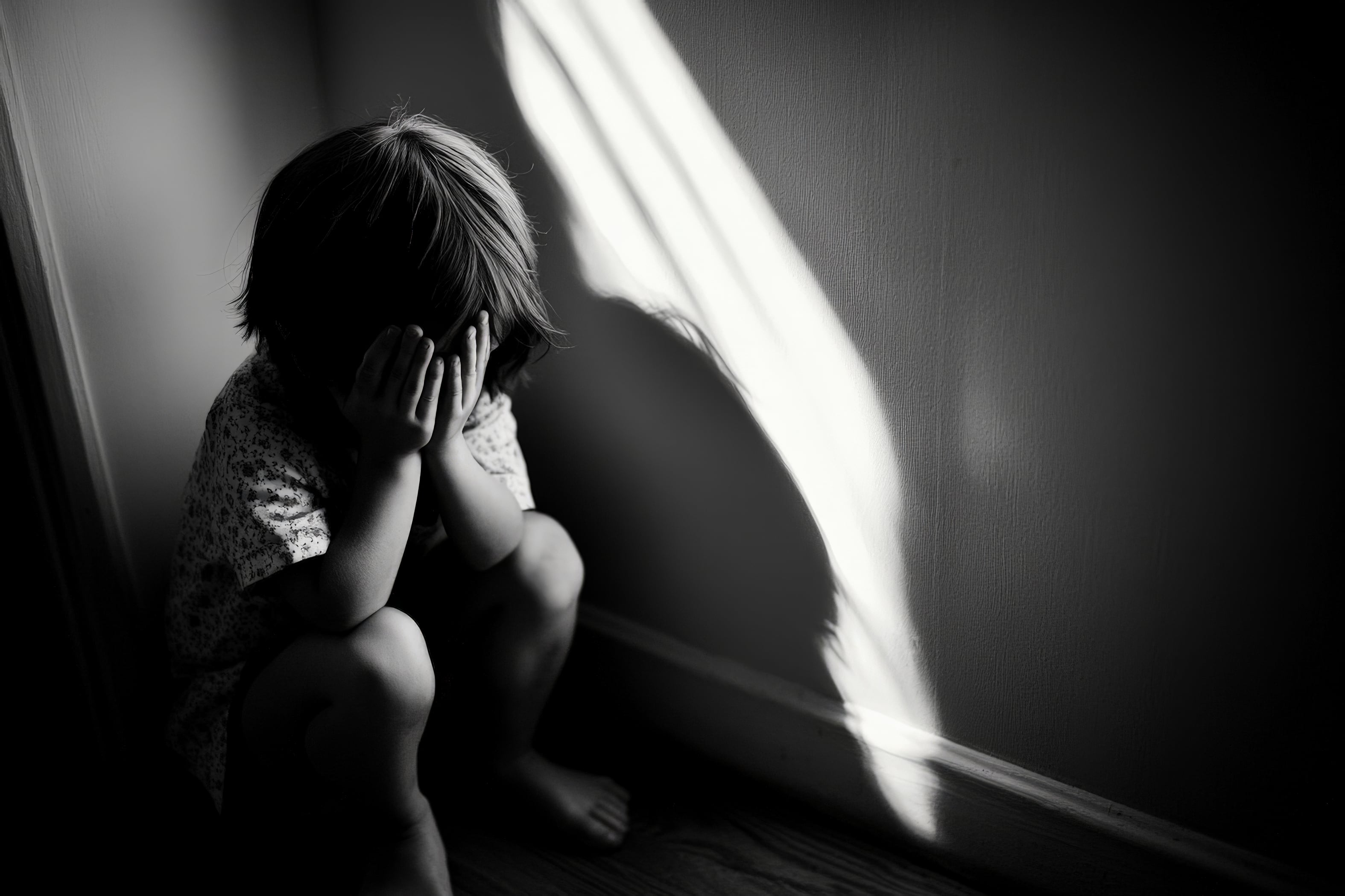 Según cifras de UNICEF 2024, cada día en Colombia al menos 100 niños, niñas y adolescentes son víctimas de algún tipo de violencia, mientras que 53 sufren violencia sexual, lo que refleja la magnitud de esta problemática en el país.