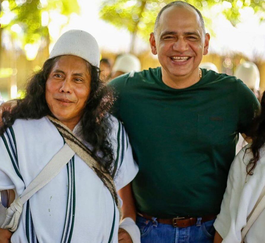 A la izquierda, Danilo Villafañe y a la derecha Carlos Pinedo, alcalde electo de Santa Marta.