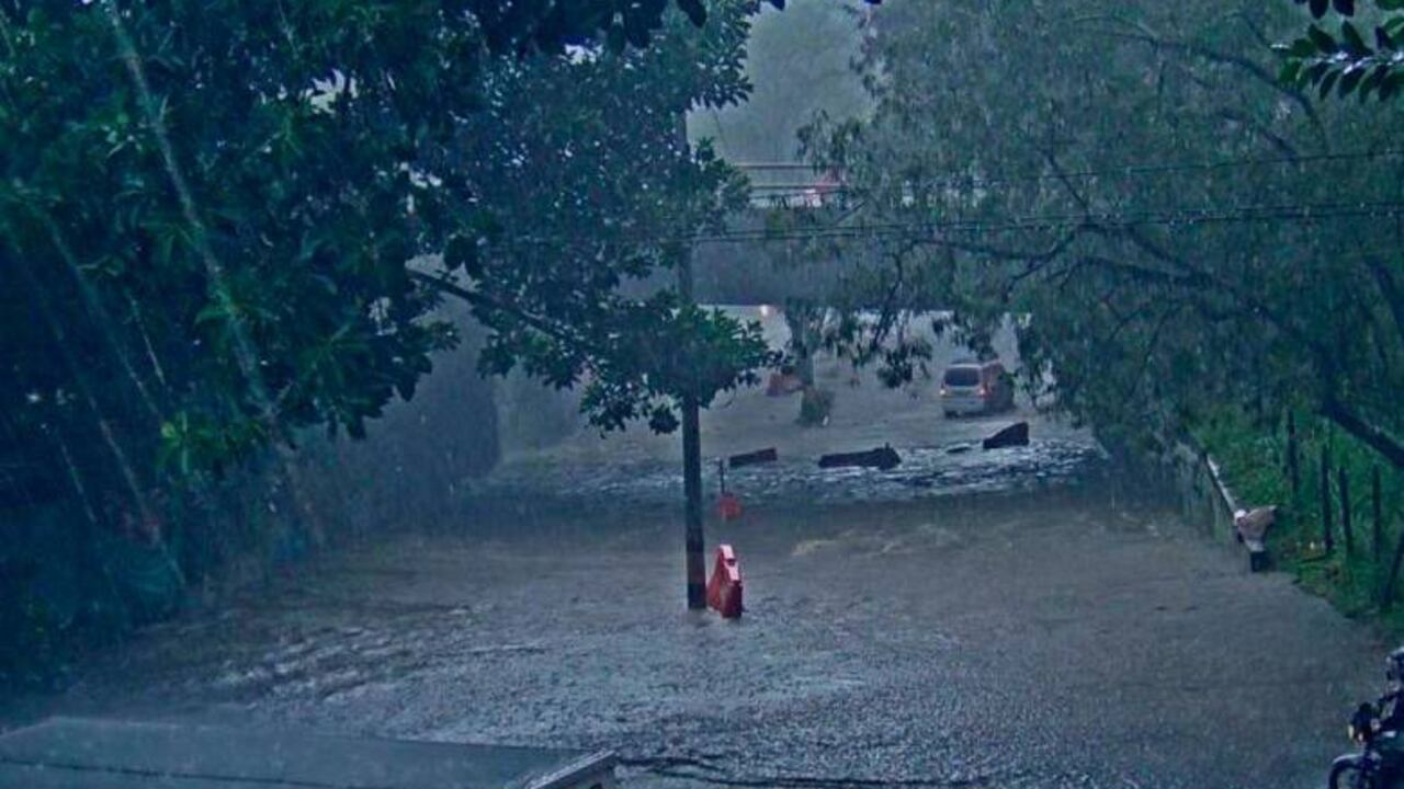 Inundaciones en Medellín este lunes seis de junio.