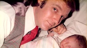 Donald Trump con su primer hijo Donald Junior. Foto: DailyMail.com