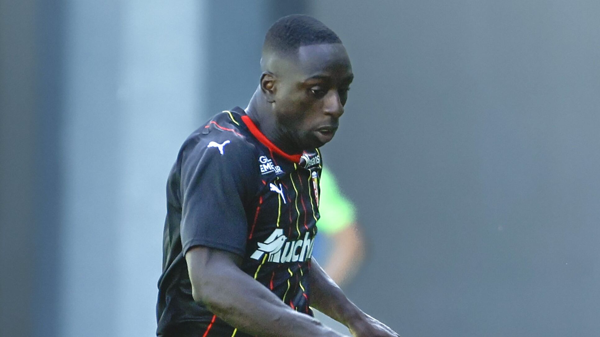 El lateral zurdo es gran figura del Lens francés