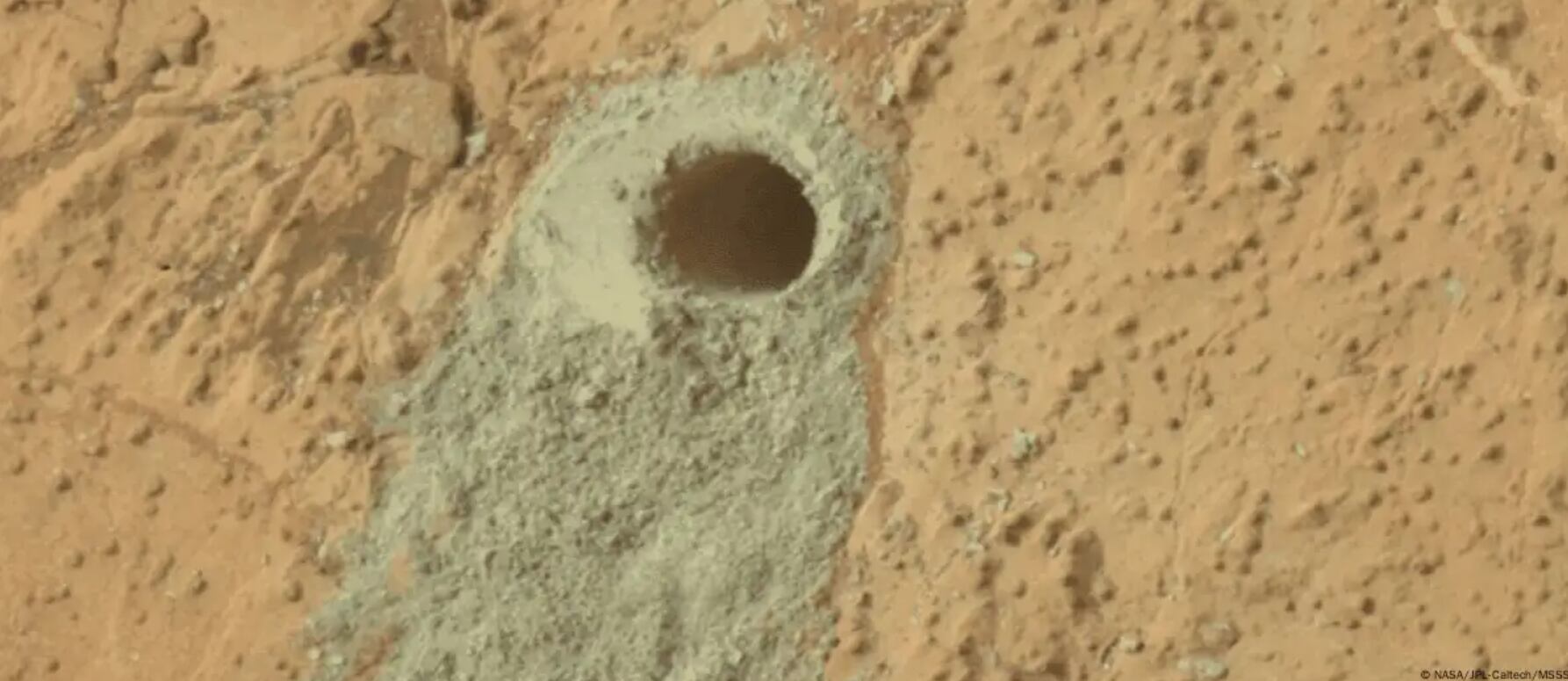 Investigadores analizan el origen de compuestos orgánicos hallados en Marte, cuya procedencia aún es incierta.